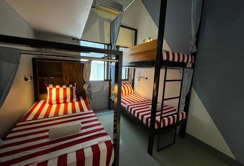 공동 객실, Por Chey