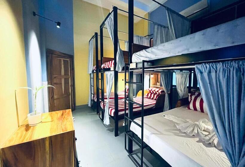 공동 객실, Por Chey