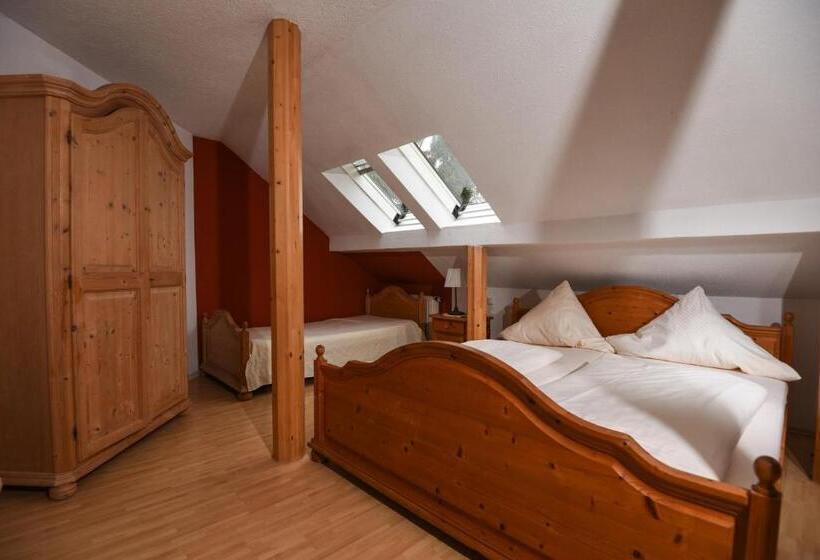 Семейный Номер Вид на Сад, Jagdschloss Fahrenbühl Hotel Garni