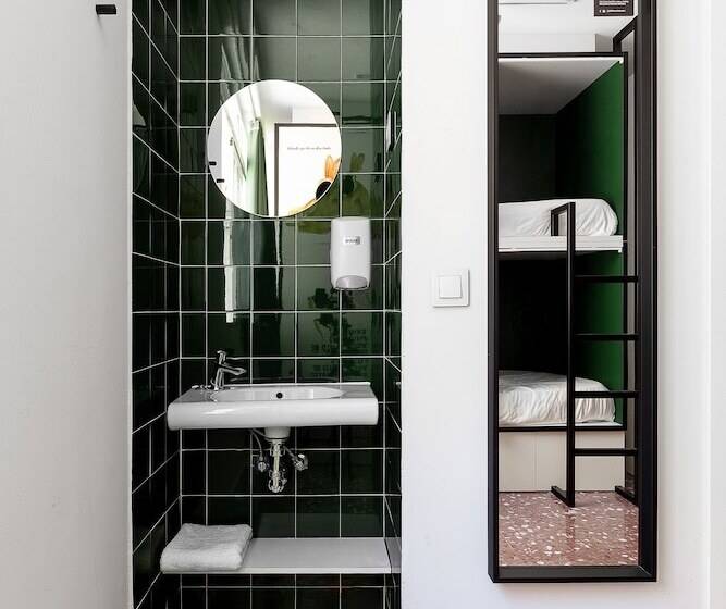 Bed in Shared Room with Shared Bathroom, 2060 The Newton Hostel