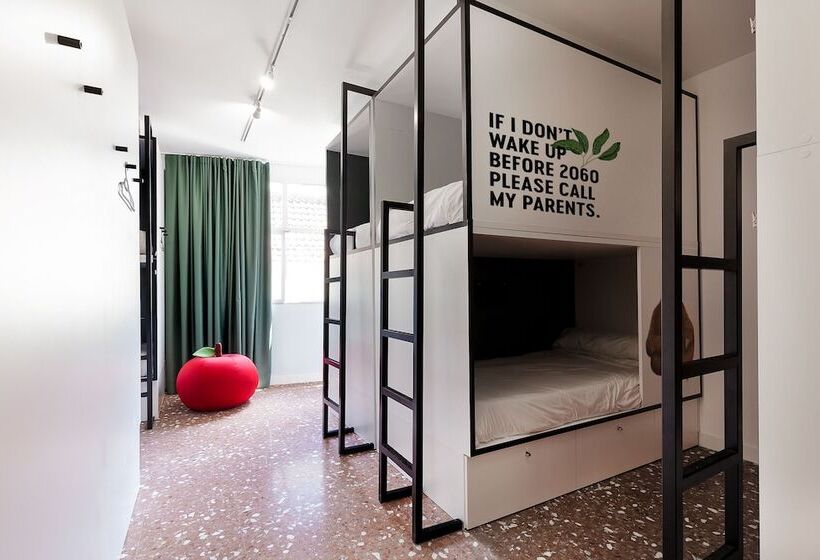Bed in Shared Room with Shared Bathroom, 2060 The Newton Hostel