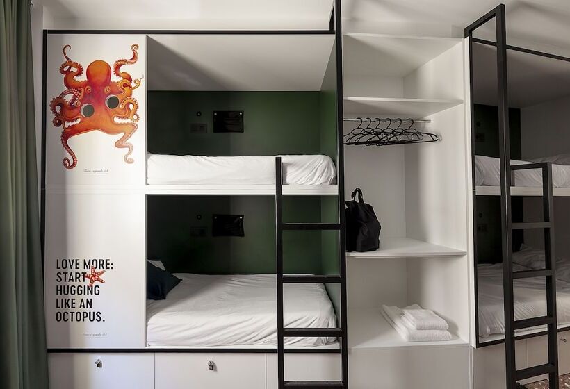 Bed in Shared Room with Shared Bathroom, 2060 The Newton Hostel