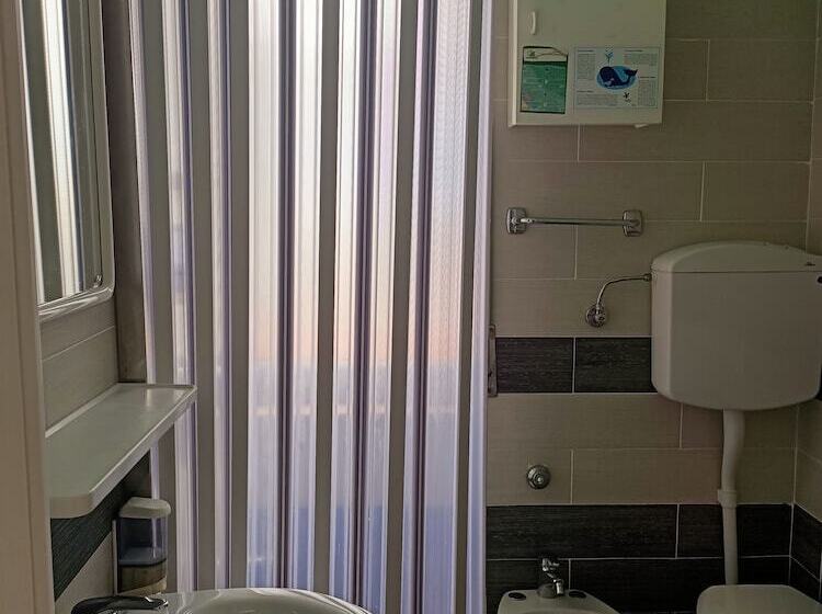 带阳台的三人标准间, Bahamas