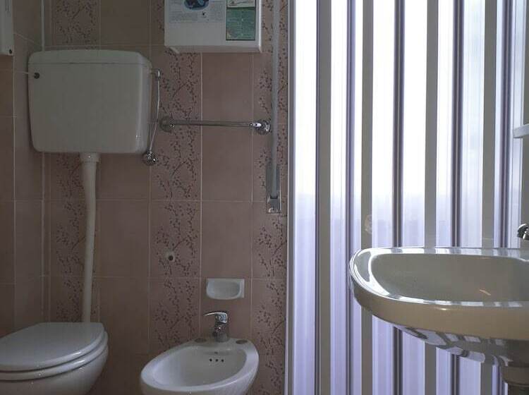 带阳台的三人标准间, Bahamas