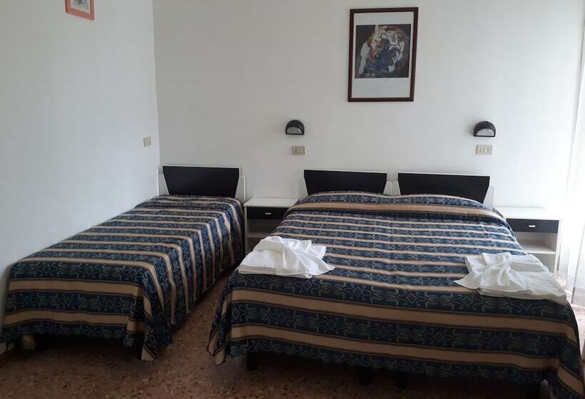 带阳台的三人标准间, Bahamas