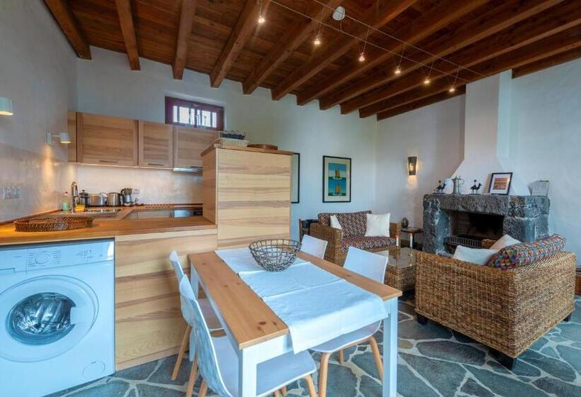 דירת שני חדרים, Villa El Inti