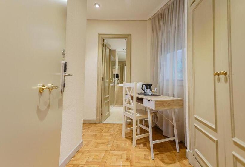 家庭间, Hostal Rodas Pamplona