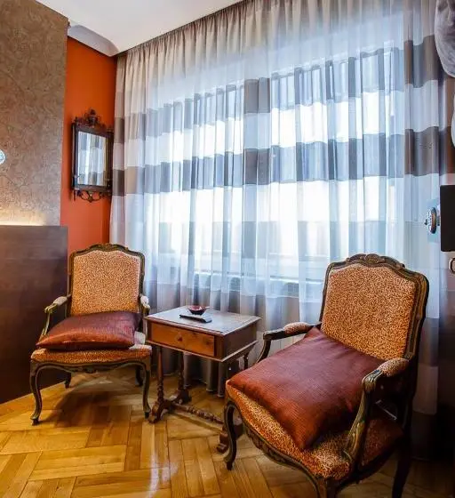 اتاق سوپریور خانوادگی, Hostal Rodas Pamplona