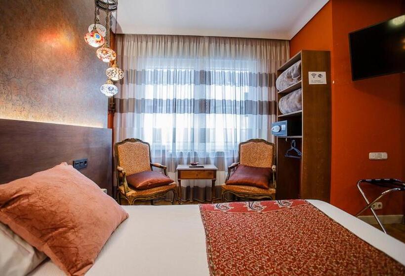 غرفة سوبيريور عائلية, Hostal Rodas Pamplona
