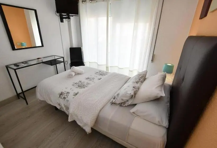 اتاق استاندارد یک نفره, Hostal Hb Torrevieja