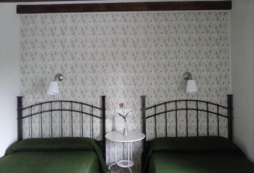 Номер Стандарт, Hostal Restaurante Parajes