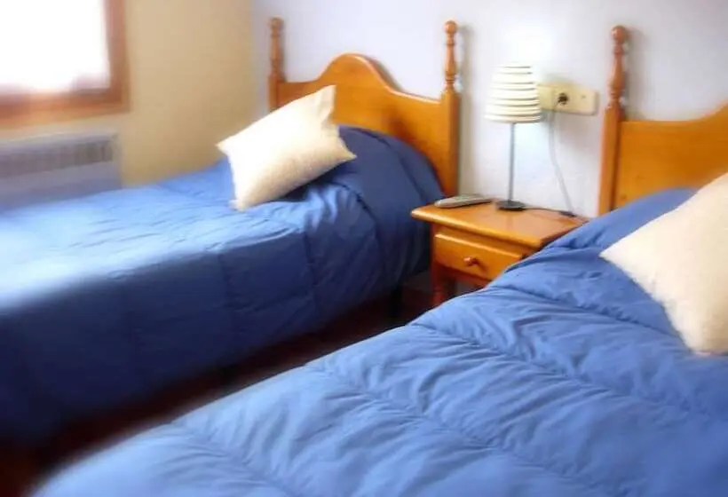 Standardrum, Hostal Pas De La Pera