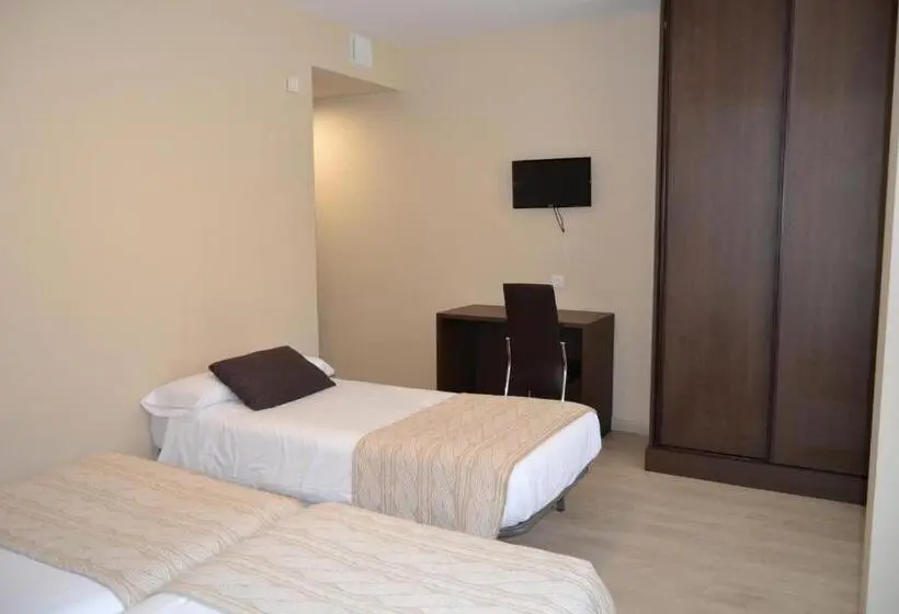 スタンダードトリプルルーム, Pension Albergue Lemos
