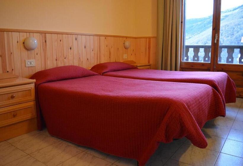 Номер Стандарт с Балконом, Hostal La Neu