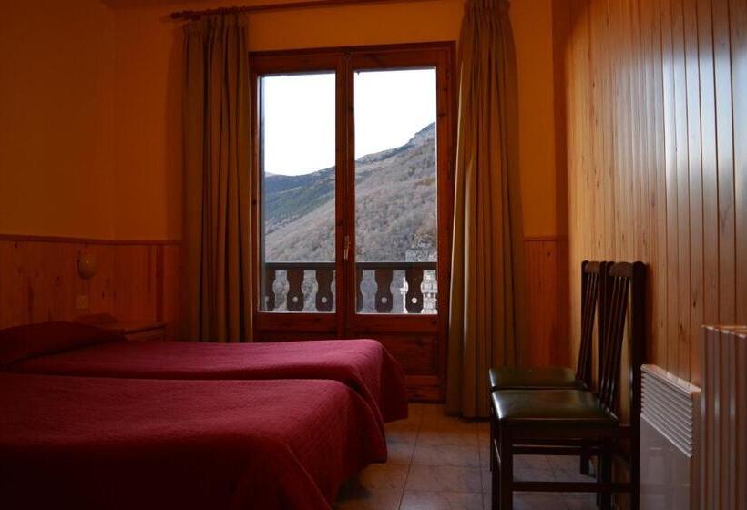 غرفة قياسية مزوَّدة بشُرفة, Hostal La Neu