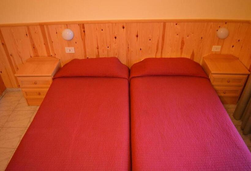 غرفة قياسية مزوَّدة بشُرفة, Hostal La Neu