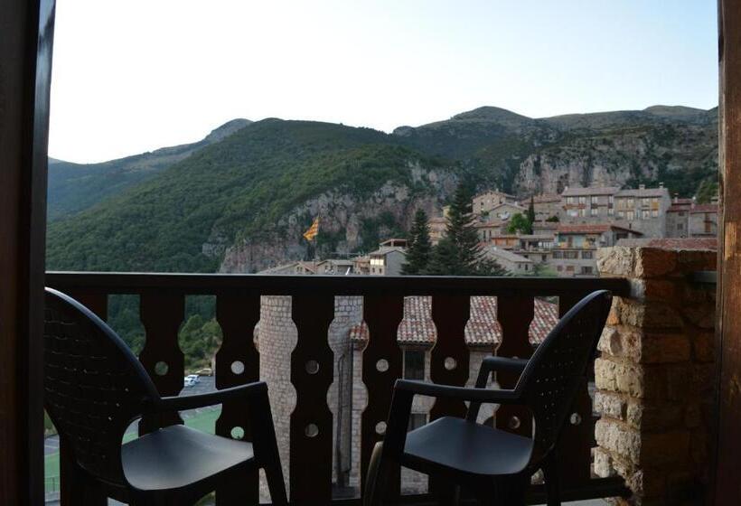 غرفة قياسية مزوَّدة بشُرفة, Hostal La Neu