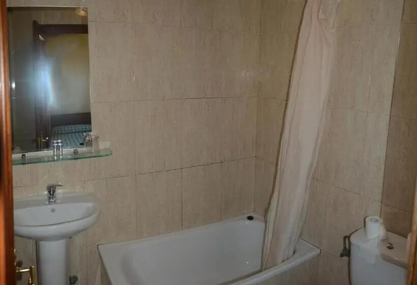 スタンダードルーム, Hostal Baviera