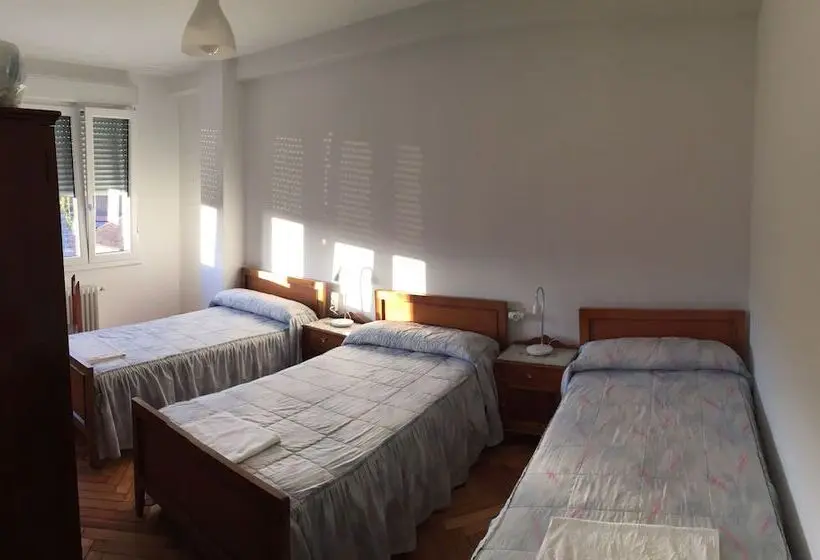 バスルーム共有のトリプルスタンダード, Hostal Costa Azul