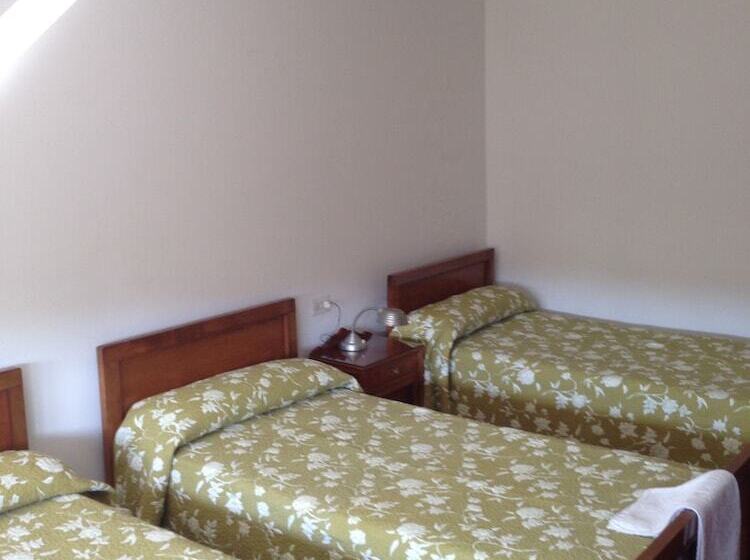 اتاق استاندارد سه تخته با سرویس بهداشتی مشترک, Hostal Costa Azul