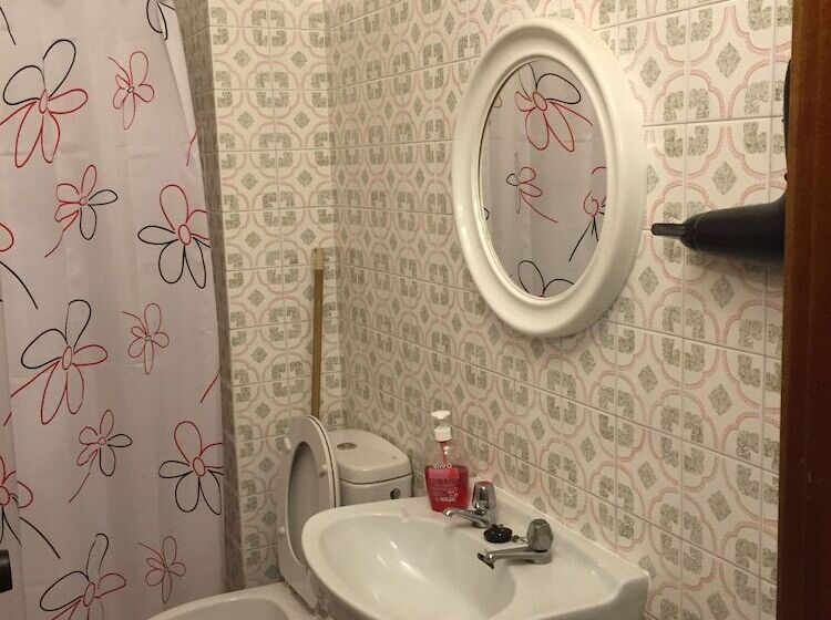 اتاق استاندارد یک تخته با سرویس بهداشتی مشترک, Hostal Costa Azul