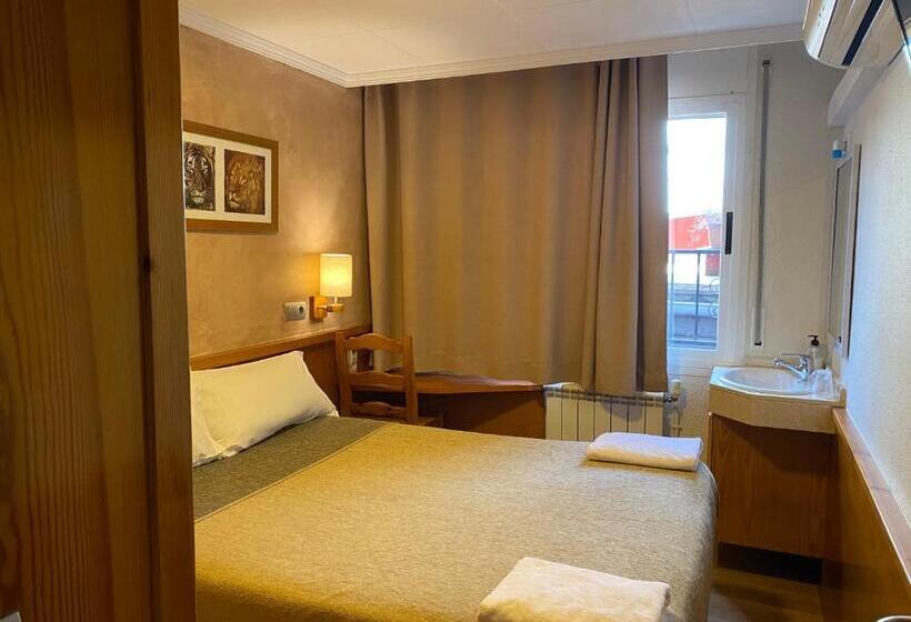 带共用浴室的标准房间, Hostal Galicia Cardedeu