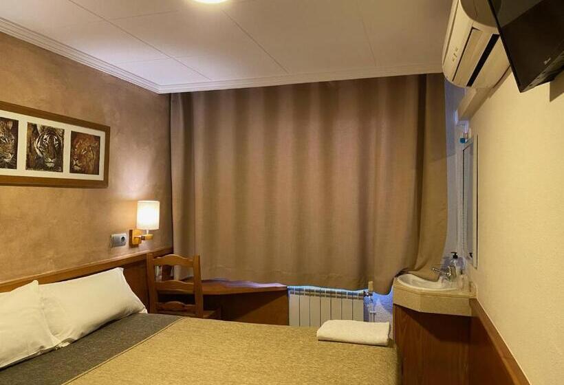 带共用浴室的标准房间, Hostal Galicia Cardedeu