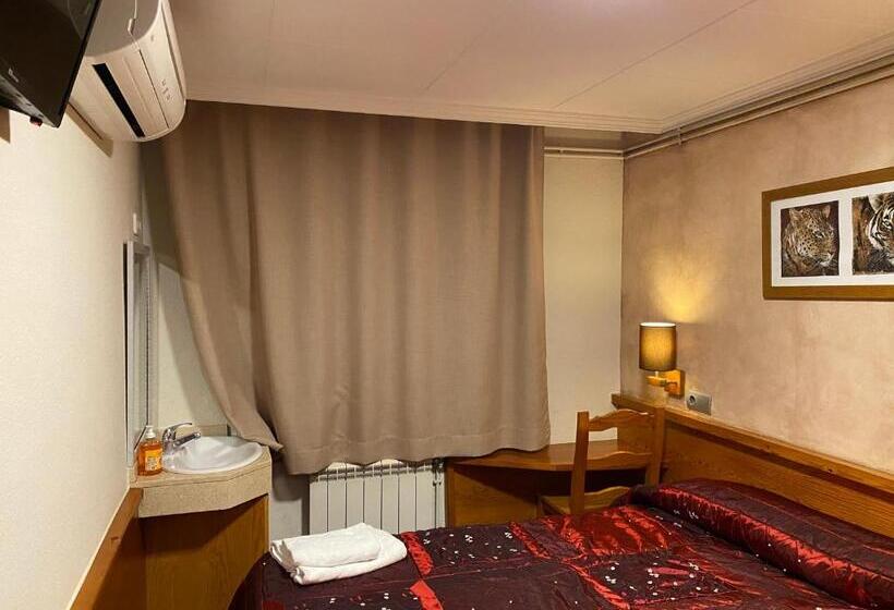带共用浴室的标准房间, Hostal Galicia Cardedeu