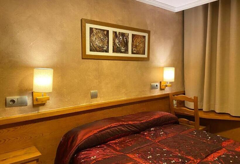 带共用浴室的标准房间, Hostal Galicia Cardedeu