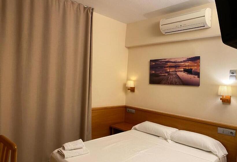 带共用浴室的标准房间, Hostal Galicia Cardedeu