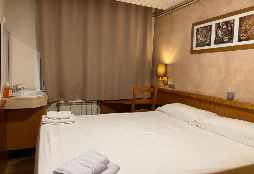 带共用浴室的标准房间, Hostal Galicia Cardedeu