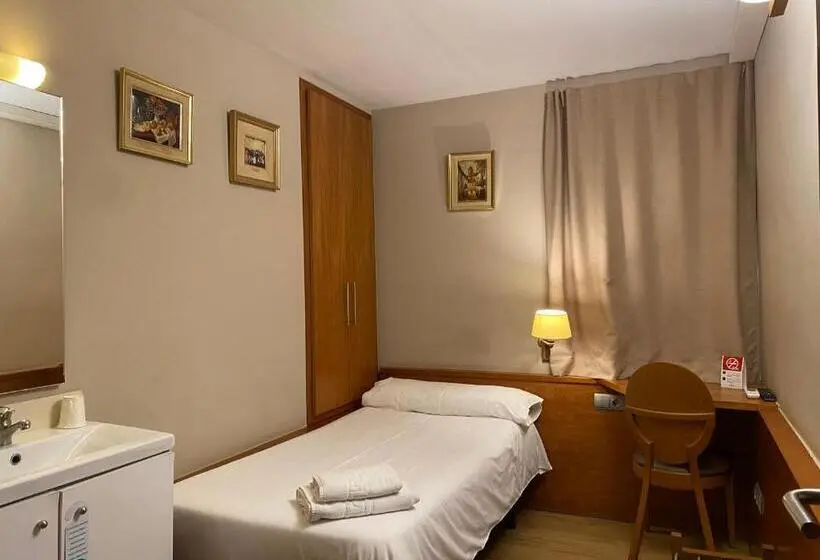 バスルーム共有のシングルスタンダード, Hostal Galicia Cardedeu
