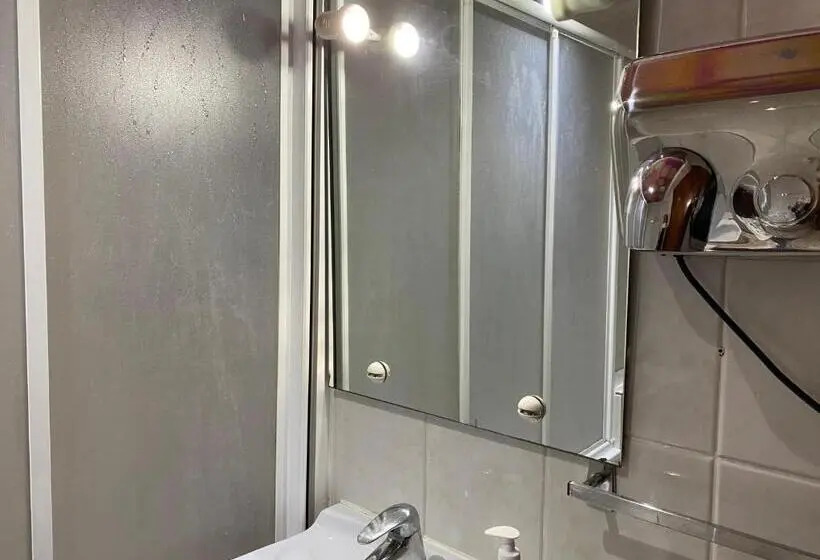 バスルーム共有のシングルスタンダード, Hostal Galicia Cardedeu