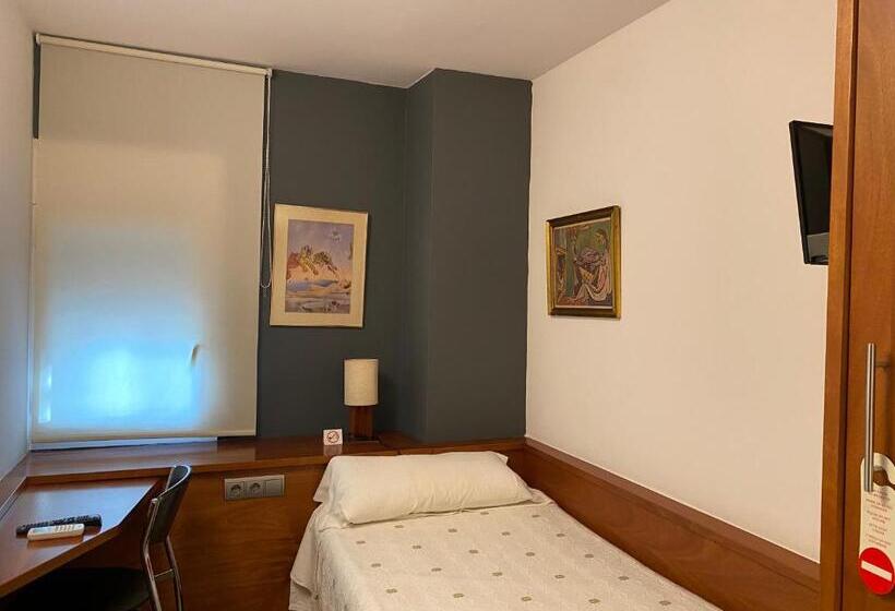 标准单人间共用浴室, Hostal Galicia Cardedeu