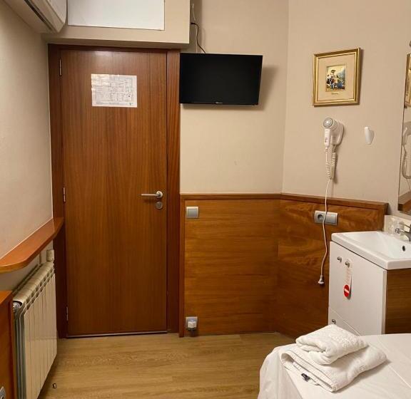 标准单人间共用浴室, Hostal Galicia Cardedeu