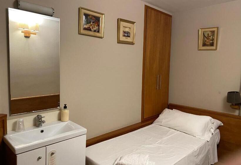 Номер Стандарт Индивидуальный Совместная Ванная, Hostal Galicia Cardedeu