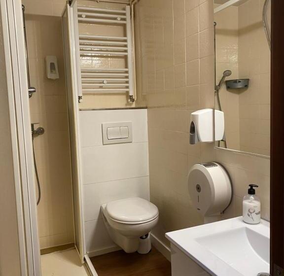 标准单人间共用浴室, Hostal Galicia Cardedeu