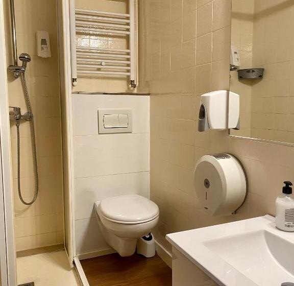 标准单人间共用浴室, Hostal Galicia Cardedeu