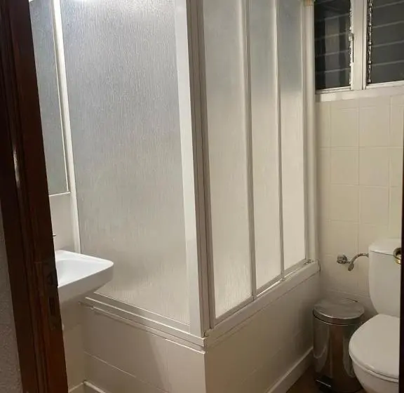 浴室共有ファミリールーム, Hostal Galicia Cardedeu