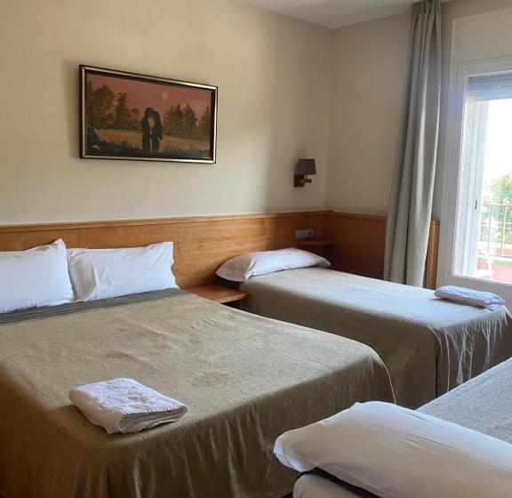 家庭房间共用浴室, Hostal Galicia Cardedeu