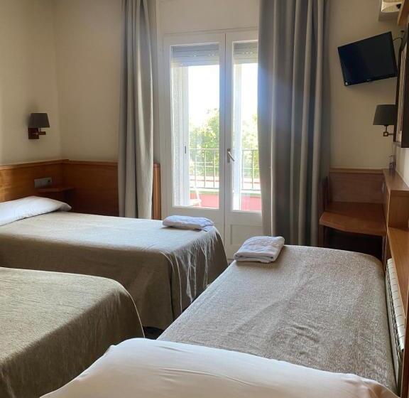 家庭房间共用浴室, Hostal Galicia Cardedeu