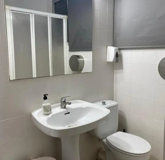 浴室共有ファミリールーム, Hostal Galicia Cardedeu