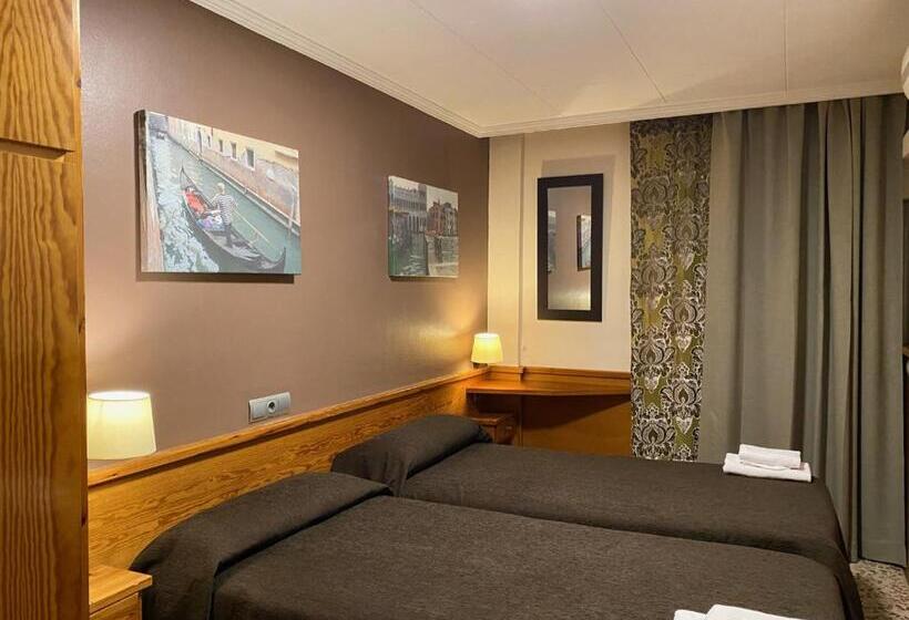 Номер Стандарт, Hostal Galicia Cardedeu