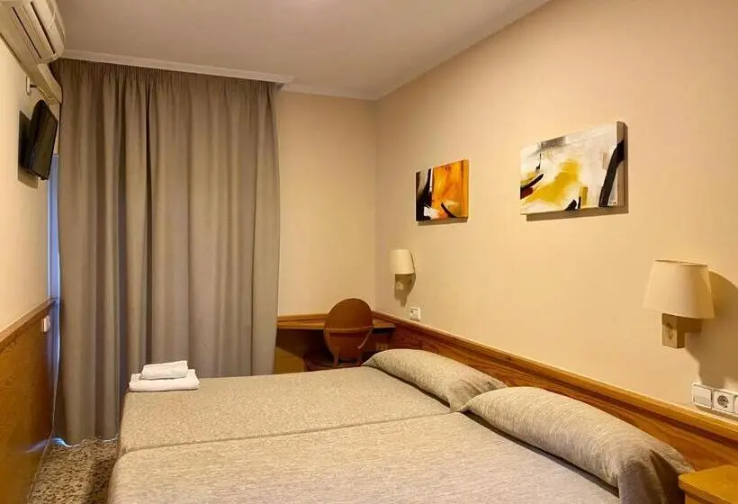 スタンダードルーム, Hostal Galicia Cardedeu