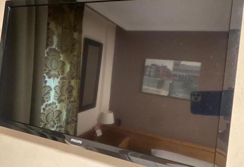 Номер Стандарт, Hostal Galicia Cardedeu