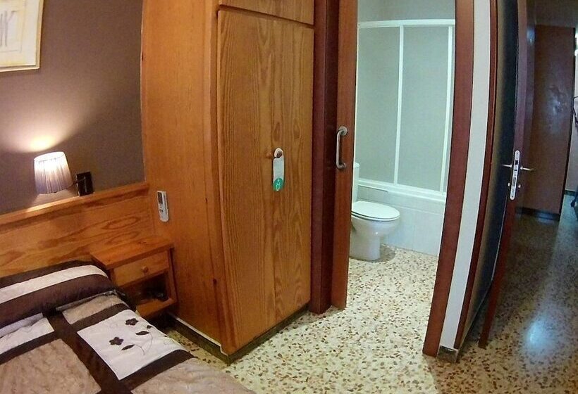 Номер Стандарт, Hostal Galicia Cardedeu