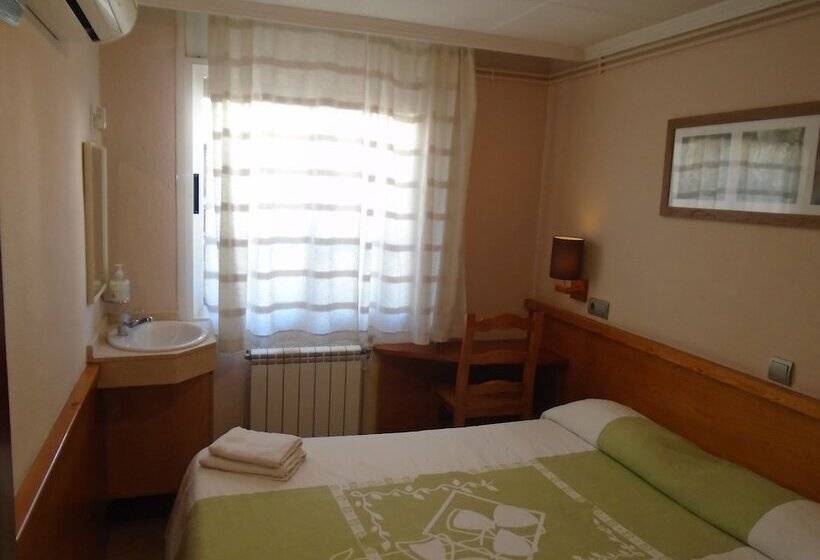 带共用浴室的标准房间, Hostal Galicia Cardedeu