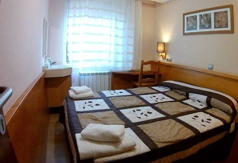 带共用浴室的标准房间, Hostal Galicia Cardedeu