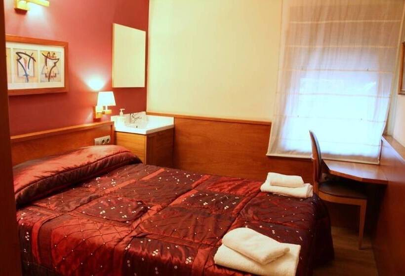 带共用浴室的标准房间, Hostal Galicia Cardedeu