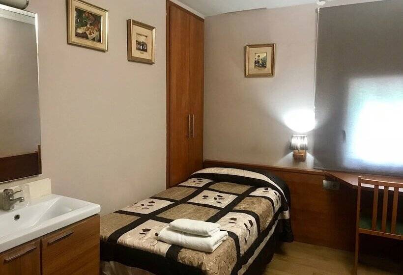 标准单人间共用浴室, Hostal Galicia Cardedeu